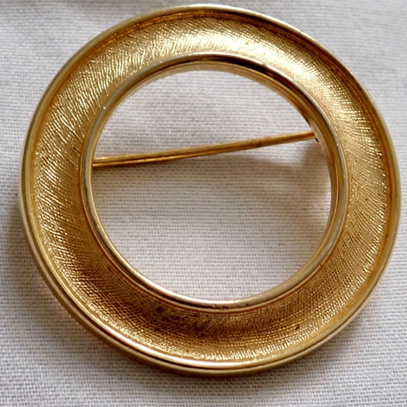 Trifari Jewelry - Crown Trifari Signed Matte Satin Gold Tone Mid-Century Modern Pin 1950's